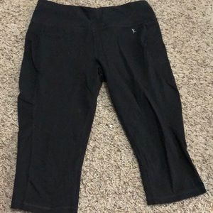 Fitted Capri Workout Pants